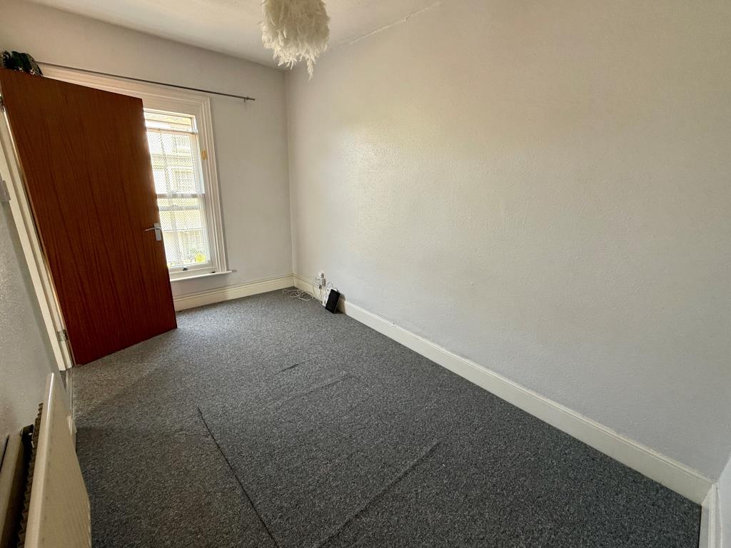 Lot: 149 - FREEHOLD INVESTMENT INCLUDING VACANT FLAT - Bedroom